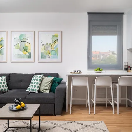 Anni - Modern & Cosy - With Garage & Balcony