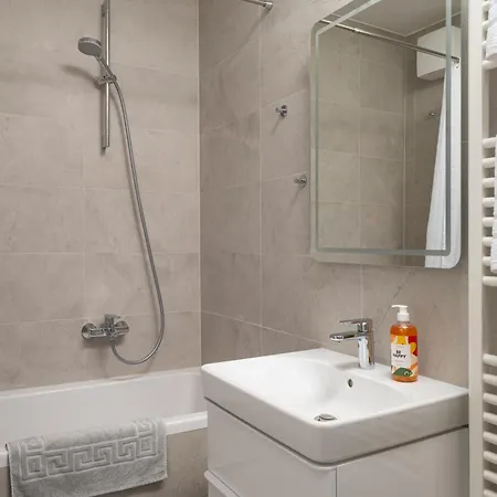 Anni - Modern & Cosy - With Garage & Balcony